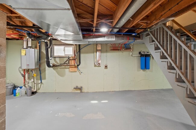 Building Photo - 3104 E 35th Ave