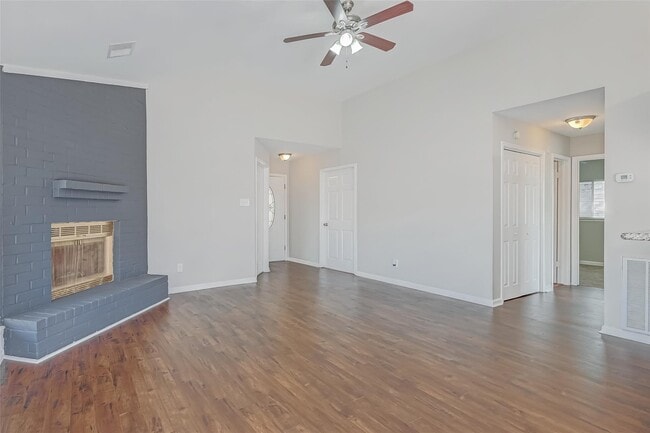 Building Photo - 16938 Enchanted Cir E