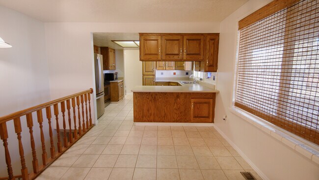 Building Photo - 2455 S Bluff Rd