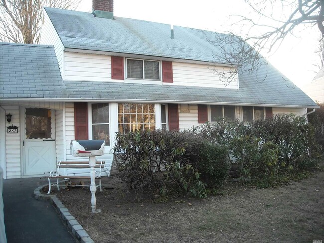 Primary Photo - 267 Elm Dr S
