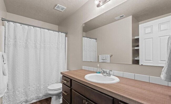 Building Photo - Beautiful Home near Meridian High School