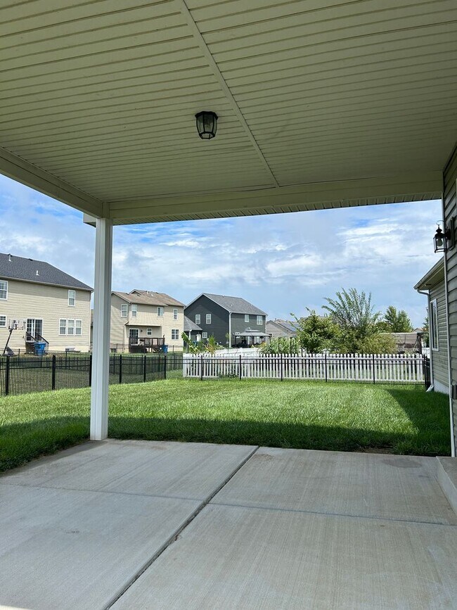 Building Photo - 2609 Beacon Point Ct