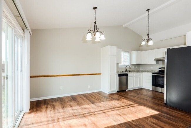 Building Photo - 536 Yorktown Ln