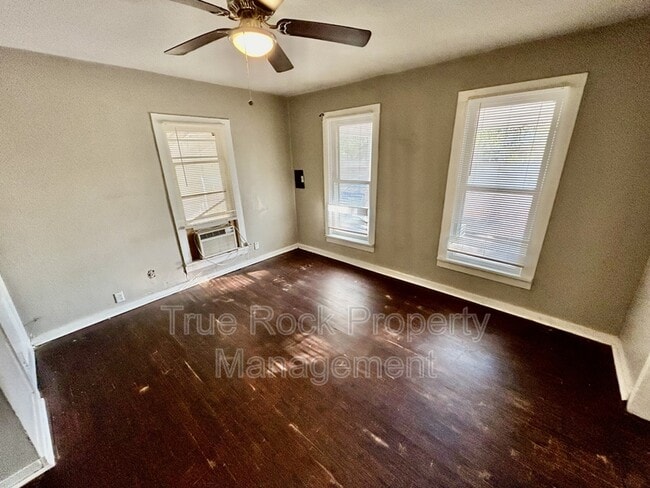 Building Photo - 303 N Maple St