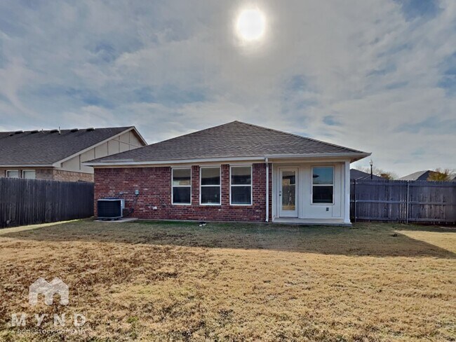 Building Photo - 10625 NW 20th St