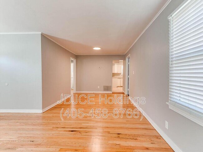 Building Photo - 513 E Northrup Dr