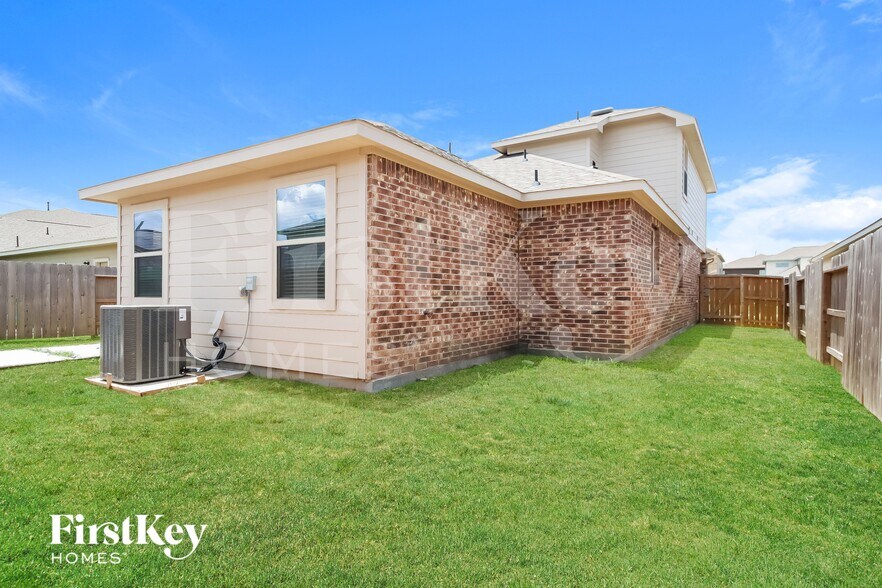 Building Photo - 9207 Penfield Dr