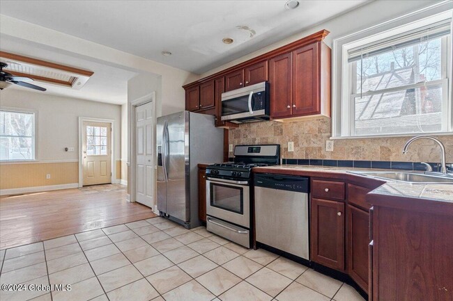 Building Photo - 53 Beekman St