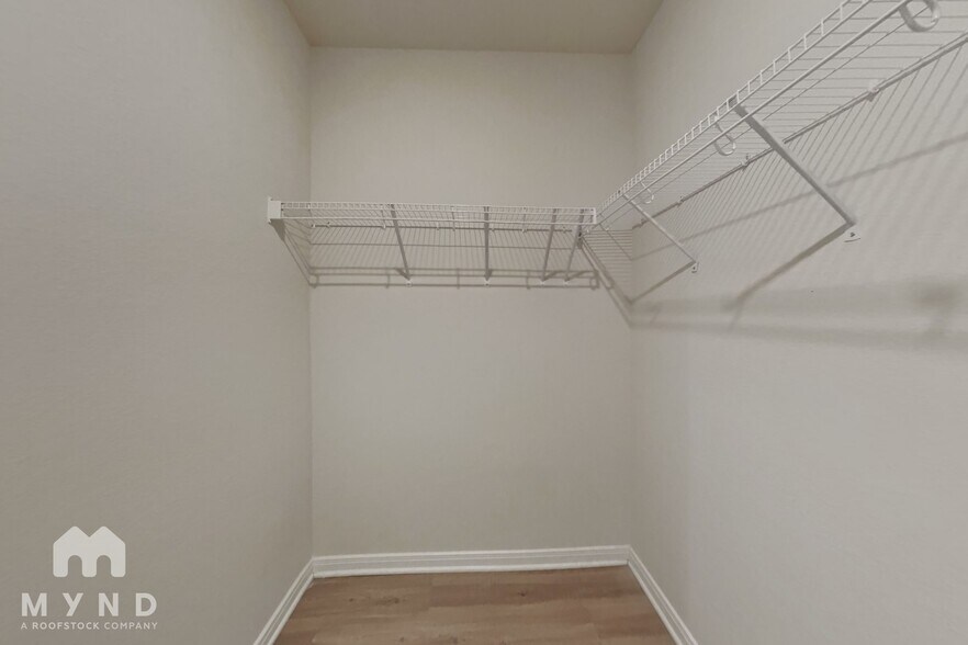 Building Photo - 15475 Maple Ter Dr