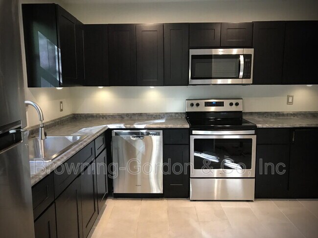 Building Photo - 2915 Selena Dr