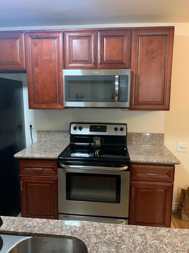 Building Photo - 5460 White Oak Ave