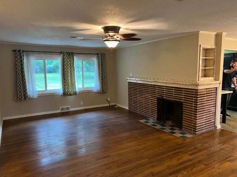 Building Photo - 2121 W Wedington Dr