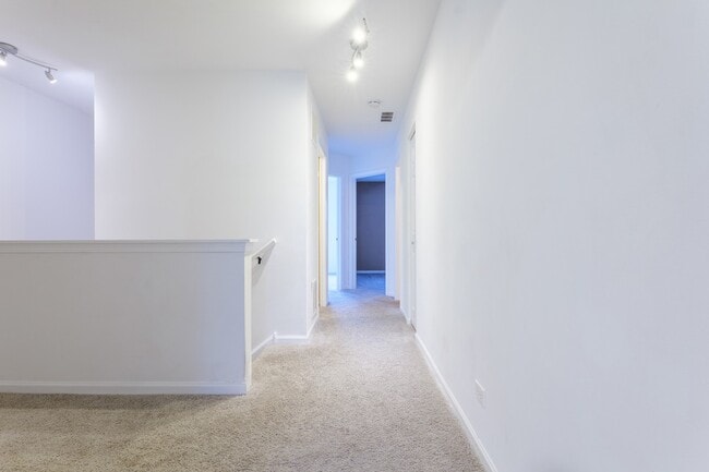 Building Photo - 261 Springbrook Trail S