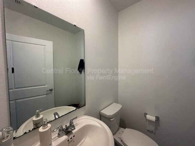 Building Photo - 373 Pineywoods St