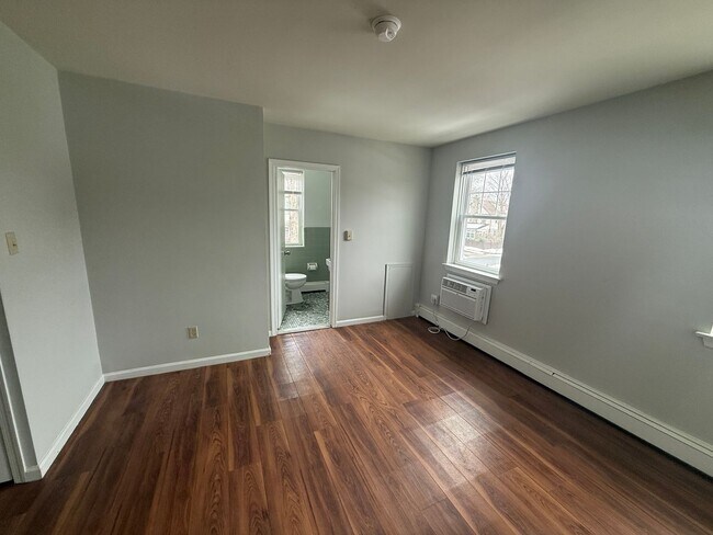 Building Photo - Hampden Manor