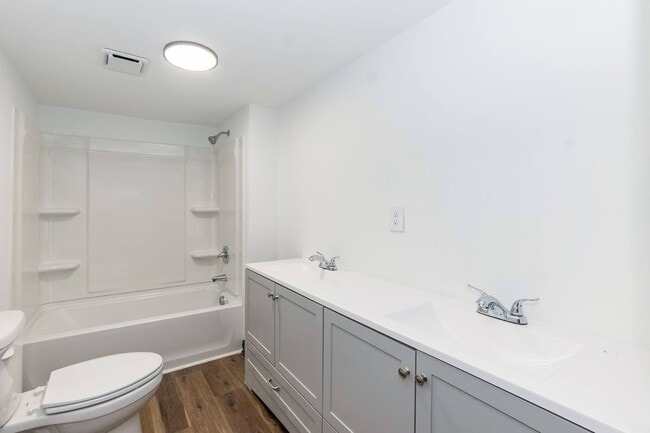 Building Photo - Spacious Three Bedroom Remodeled Home!