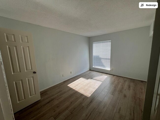 Building Photo - 2830 S Bartell Dr