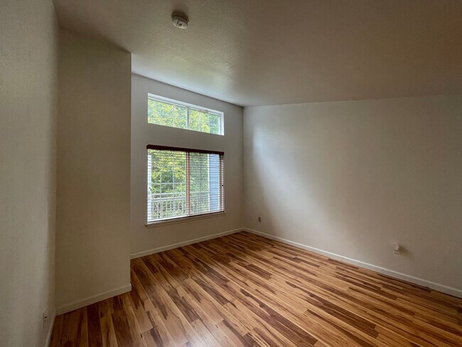 Building Photo - 2Bd/2Ba in Bethany Condo with Garage ~ Washer/ Dryer in Unit ~ Top Floor ~ Community Pool!!!