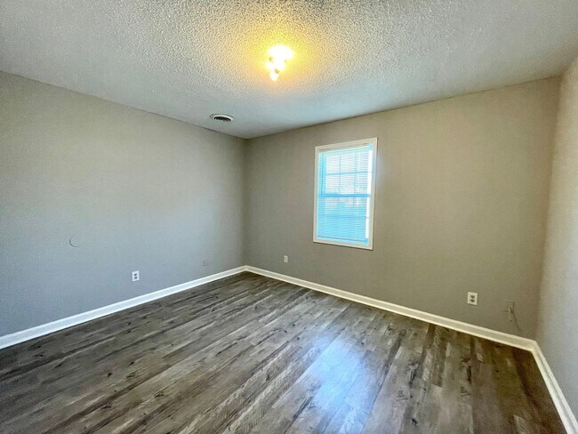 Building Photo - 01022