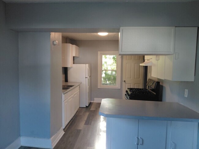 Building Photo - Three-bedroom one bathroom home for rent