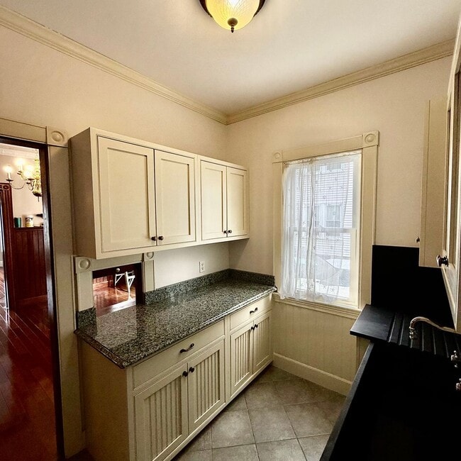 Building Photo - Luxury 2BR/2BA on Eastern Prom – Walk to Waterfront