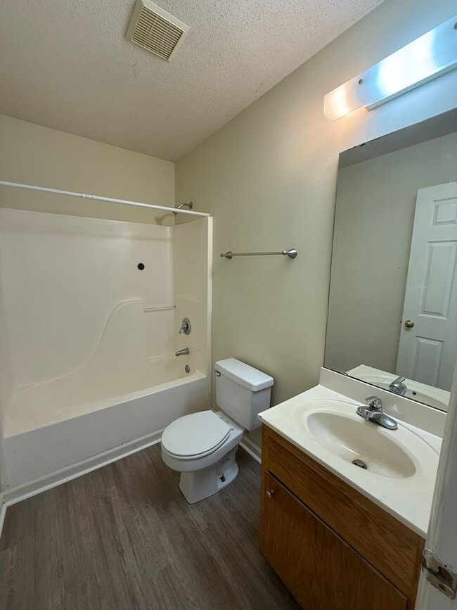 Building Photo - Two bedroom, 1 bath apartment in Graham (Park Place Apts)