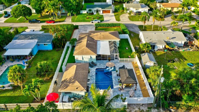 Building Photo - 310 Gulfstream Dr