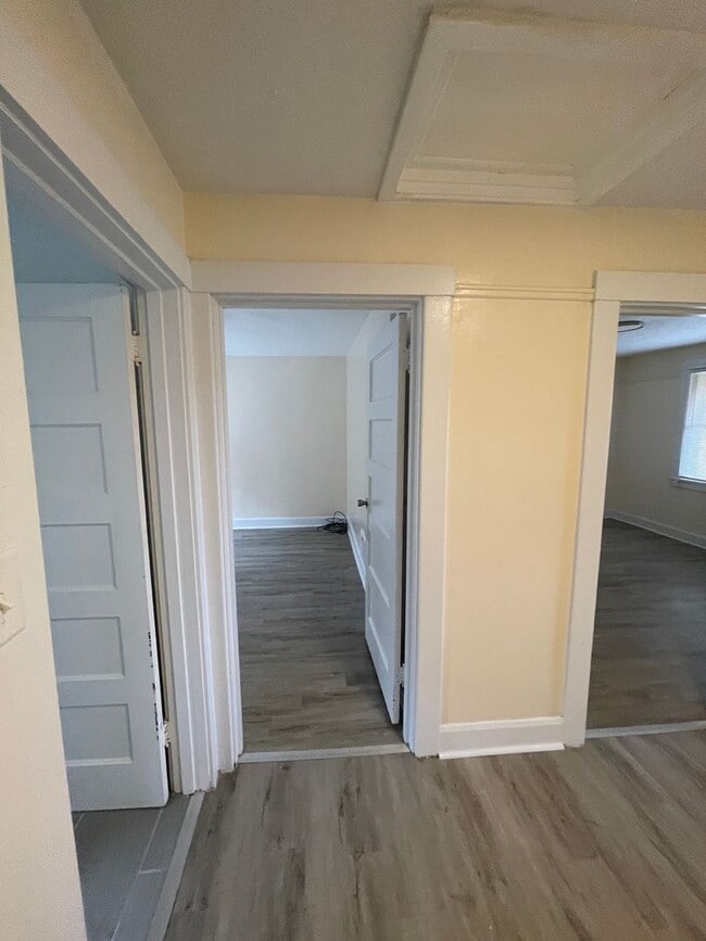 Building Photo - 825 N 6th St