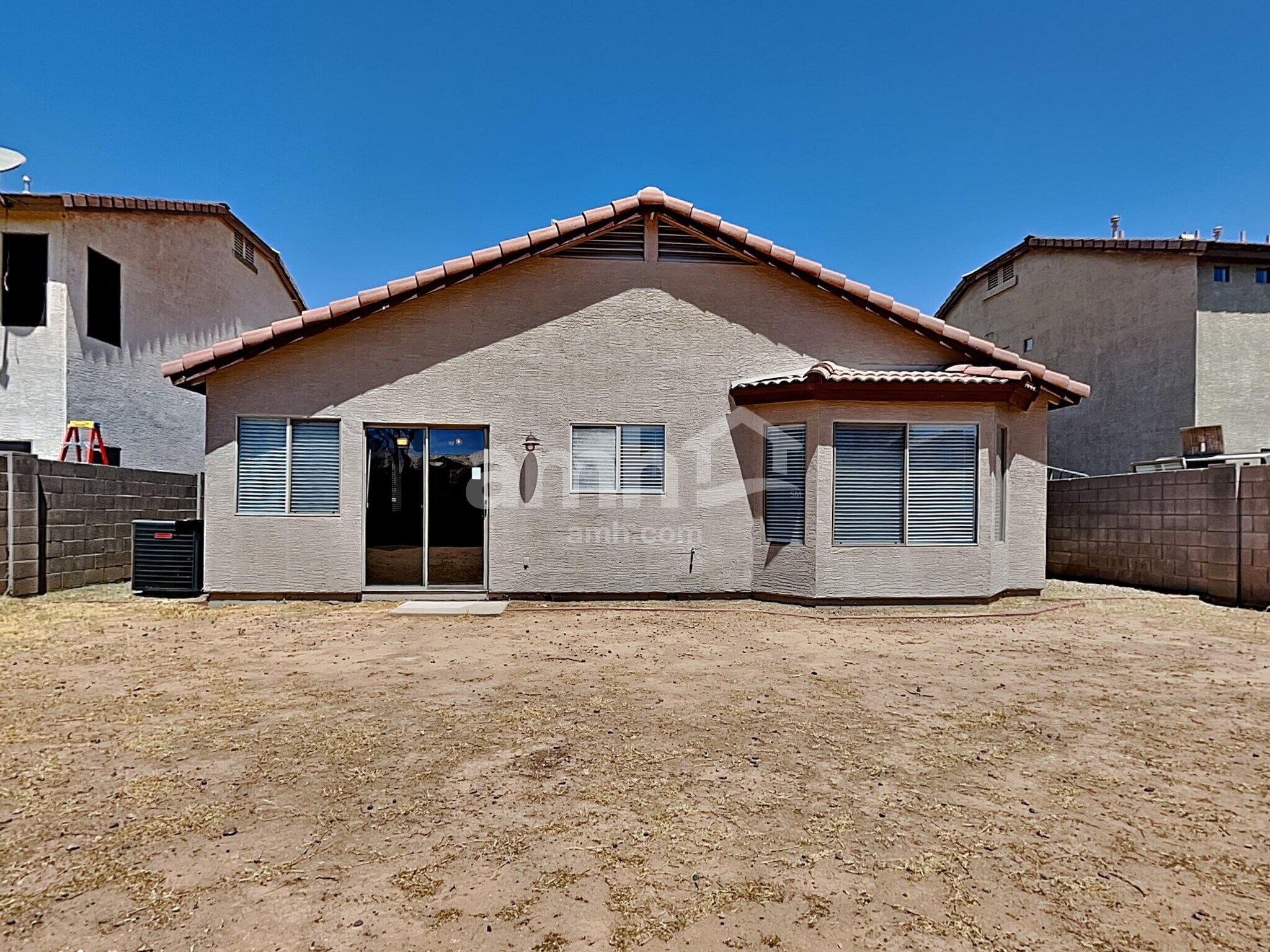 Building Photo - 8417 W Hilton Ave