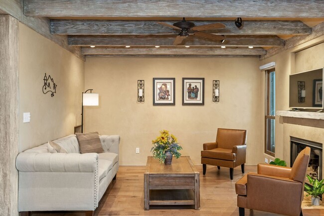 Building Photo - Gorgeous Furnished 2-Bed, 2-Bath Townhouse...