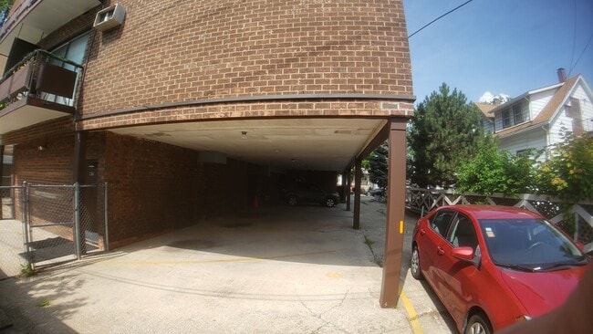 Building Photo - 336 Lathrop Ave