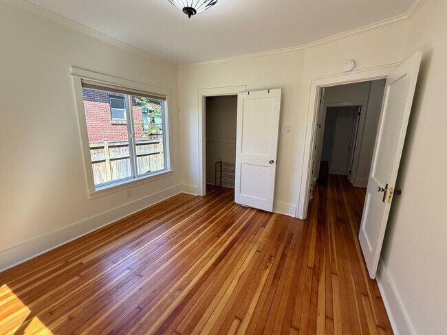 Building Photo - 2BR + Office Seward Park Home w/ A/C & 125...