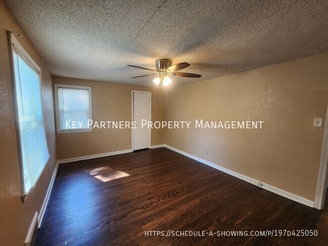 Building Photo - 7320 Charlotte-
