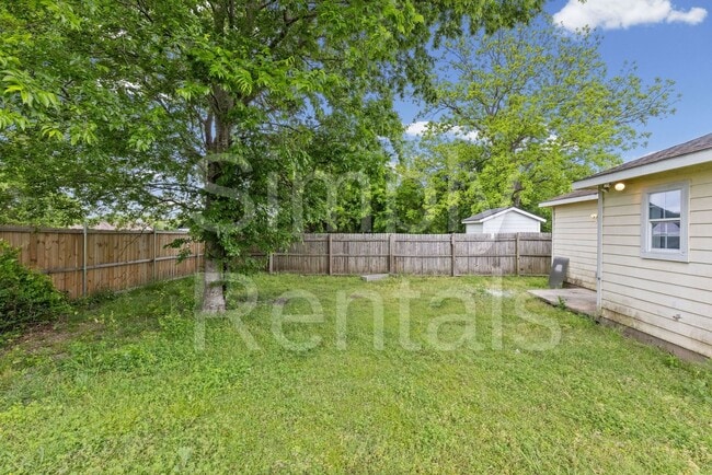 Building Photo - 1412 Hemphill St