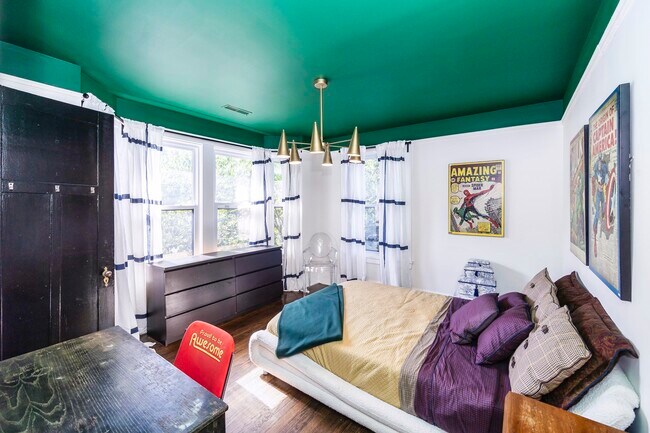 Building Photo - Historic Beauty: 3BR Near Downtown Detroit & | Henry Ford