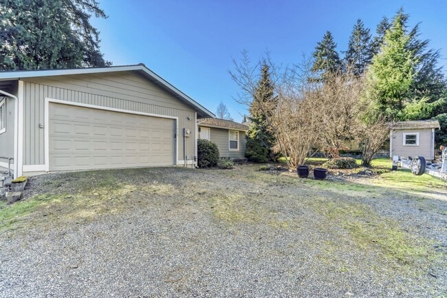 Building Photo - Amazing 3bed/1.5bath with Attached Garage in Kirkland!