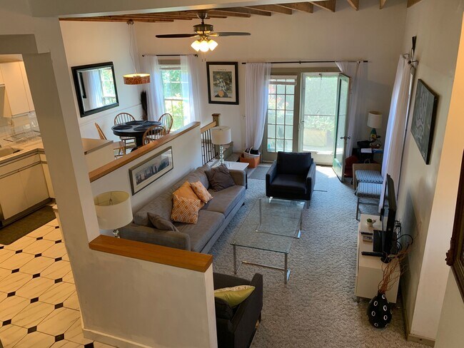 Building Photo - 45 Ayrault St