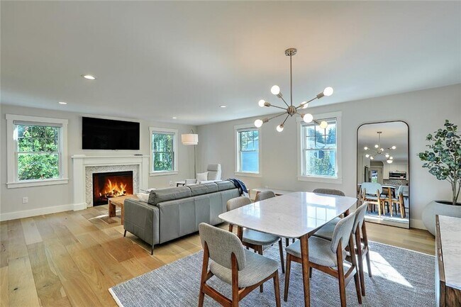 Building Photo - 137 Rosebriar Ave