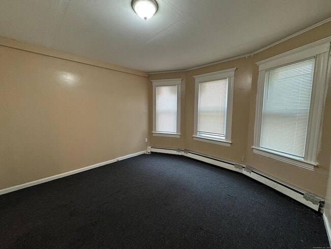 Building Photo - 224 Sheridan St