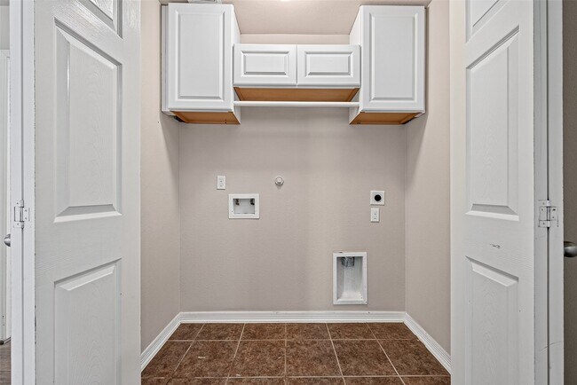 Building Photo - 26810 Henson Falls Dr