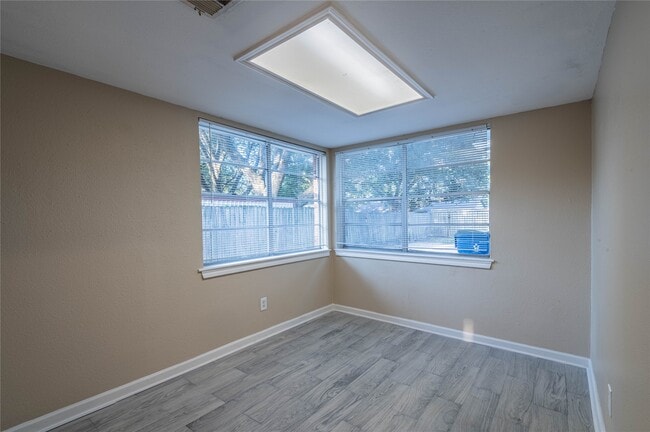 Building Photo - 523 International Village Dr