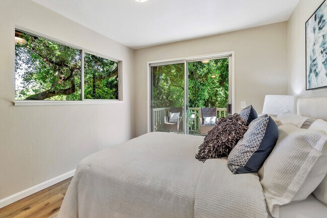 Building Photo - Welcome to Refined Country Living in Los G...