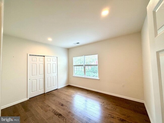 Building Photo - 37 Murano Dr