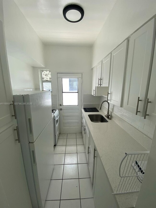 Building Photo - 9056 Collins Ave