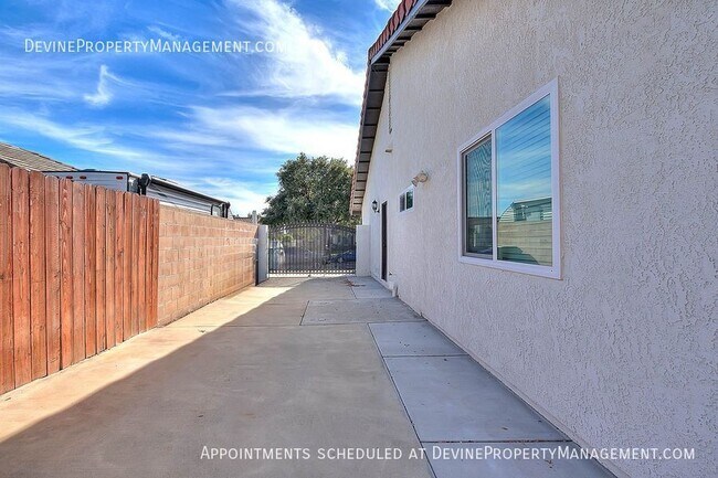 Building Photo - 9814 Hibiscus Ct