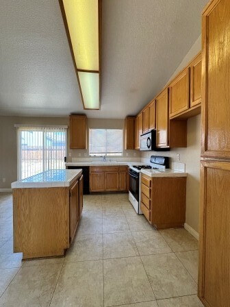 Building Photo - Nice Home in convenient location near ever...