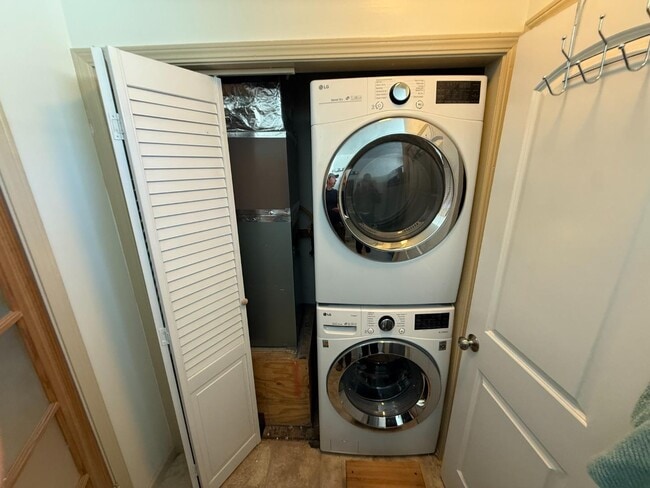 Building Photo - 242 Jackson Ave