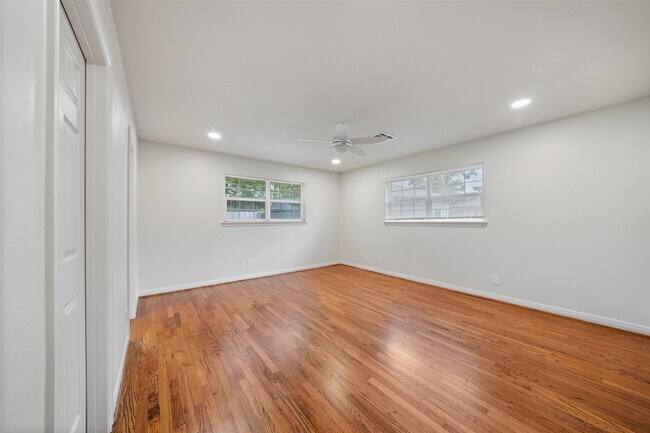 Building Photo - 10170 Hanka Dr