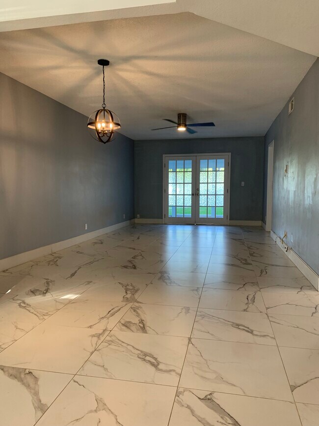 Building Photo - 4200 Crystal Lake Dr