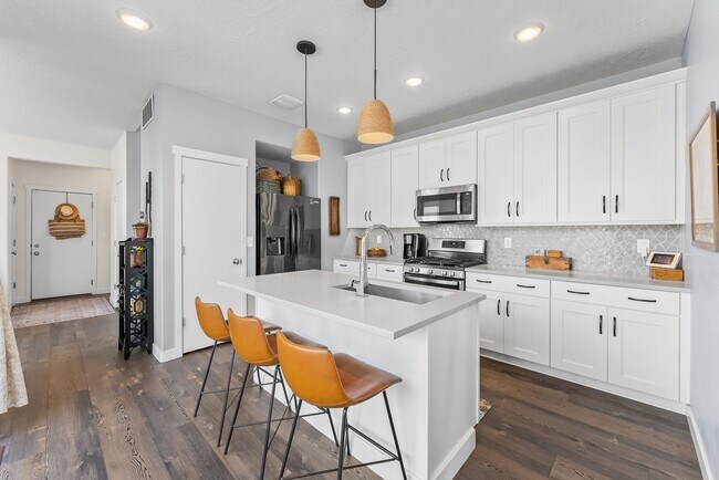 Building Photo - 6682 Serviceberry Dr